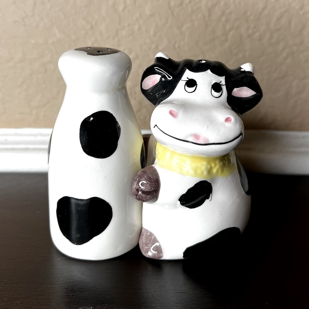 Vintage 1990 Ohio Wholesale Spotted Cow Salt and Pepper Shakers, Bovine, black